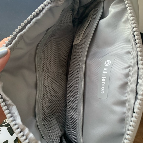 NWT LULULEMON EVERYWHERE BELT BAG LARGE SILVER DROP - Picture 7 of 8